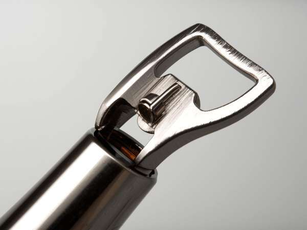 Geen kurkentrekkers meer? Maak je geen zorgen: deze noodtechnieken zullen je aperitieven redden