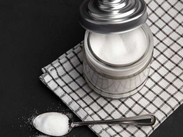 Als je suiker altijd in hetzelfde potje bewaart, bederft het op deze manier zonder dat je het weet