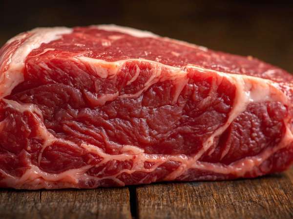 Achter de zeldzame steaks en virale beloften: wat de wetenschap ECHT te zeggen heeft over het vleesetende dieet