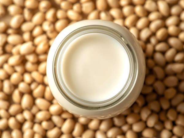 Welke plantaardige melk is het gezondst? Laten we het uitzoeken!