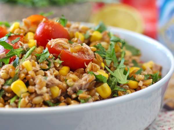 9 slimme ideeën om de koelkast leeg te maken (zonder dat het lijkt alsof de restjes op zijn)