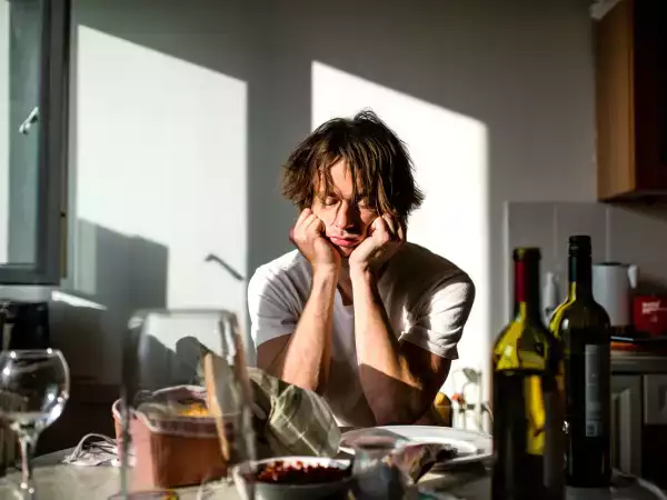 Hoe rehydrateer je je lichaam na alcoholische maaltijden of feestjes?