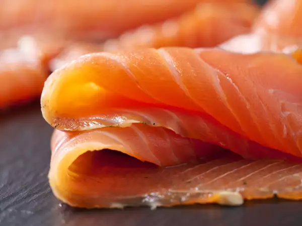 Gerookte zalm: valkuilen die je moet vermijden en richtlijnen om de juiste keuze te maken