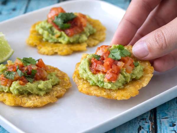 Koken met flow: Colombiaanse patacones met hogao en guacamole om de serie in één keer te bekijken.