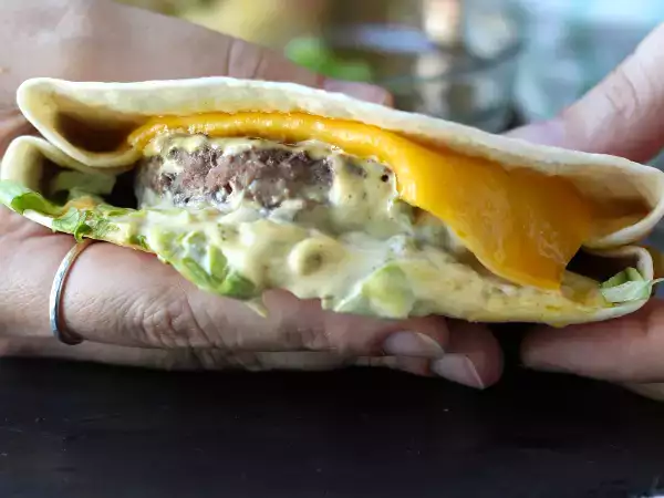 Deze wrap smaakt net als een Big Mac... en is klaar in slechts een paar minuten!