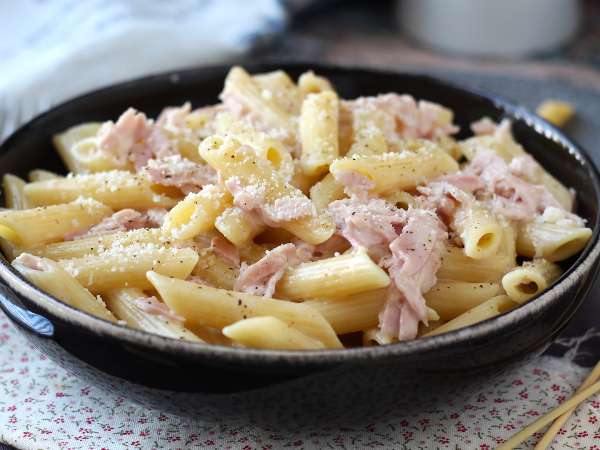 8 levensreddende recepten voor studenten: wat te koken als de voorraadkast en koelkast bijna leeg zijn?