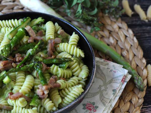 Wat te koken in maart: 10 makkelijke en verrassende seizoensrecepten voor het weekmenu
