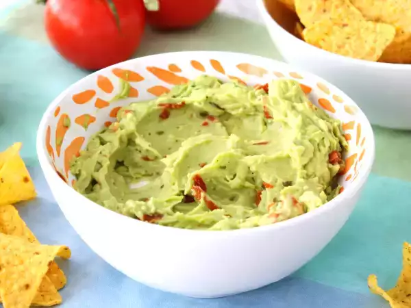 De beste manier om guacamole te bewaren zodat het de volgende dag niet bruin wordt.