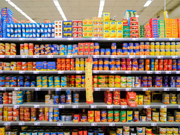 Deze 10 bewerkte voedingsmiddelen beschadigen je lichaam sneller dan een slechte gewoonte