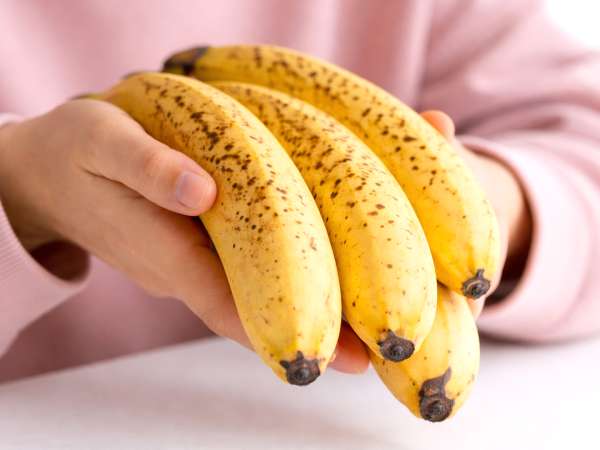 Hoe je bananen langer houdbaar maakt en voorkomt dat ze te snel zwart worden