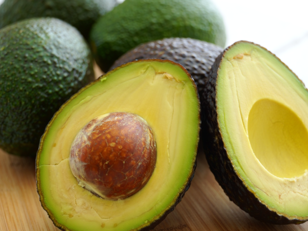 Kun je echt elke dag avocado eten? Wat de experts zeggen (en wat je moet vermijden)