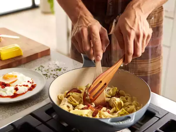 Dagmenu, 25 april: een smaakvolle reis van Turkse eieren tot frozen yoghurt