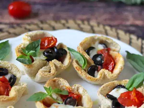 Krokante spekmandjes: het makkelijke voorgerecht dat helemaal in is (klaar in 20 minuten!)