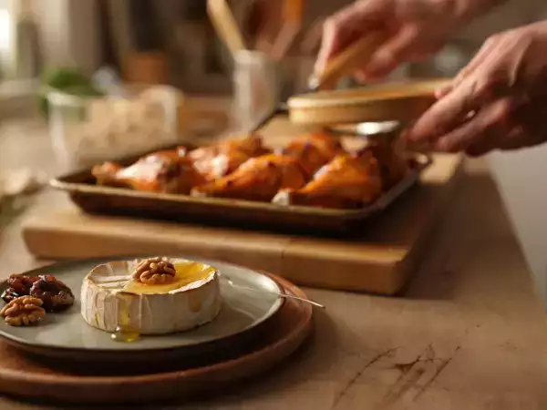 Dagmenu, 29 april: een heerlijke combinatie van camembert, kip en far breton