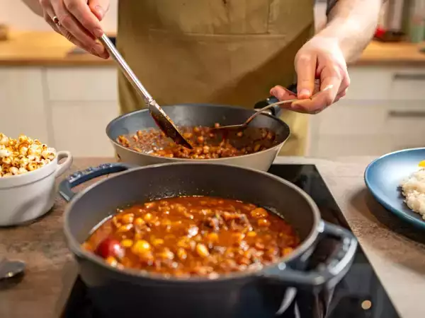 Dagmenu, 30 april: een zoete start met popcorn, een hartige klassieker en een tropisch dessert