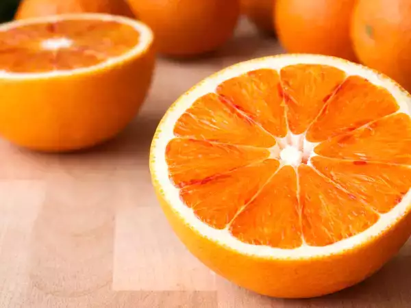Dat witte laagje op de sinaasappel is er niet toevallig en wat het doet kan verrassend zijn