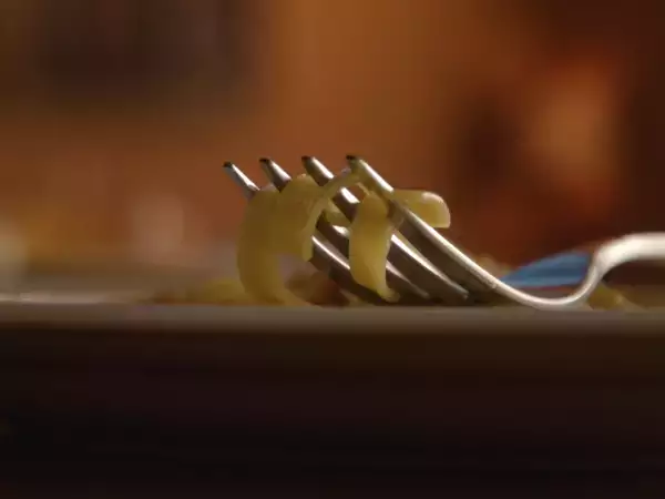 Waarom hebben vorken vier punten? Het antwoord zal je verrassen (en je manier van eten veranderen!)