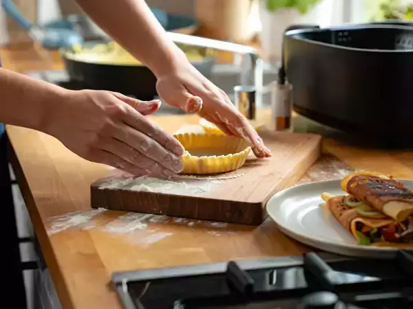 Dagmenu, 2 mei: bladerdeegrolletjes, ham en cheddar wraps en preitaart