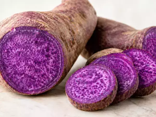 Wat is ube, hoe wordt het gebruikt en waarom heeft iedereen het over dit paarse ingrediënt?