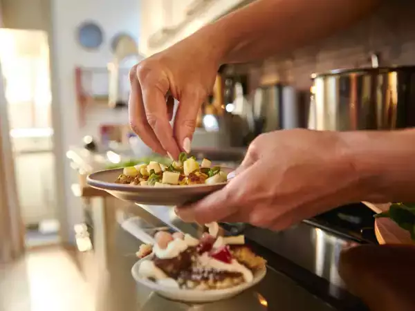 Dagmenu, 20 mei: een frisse start met mimosa-eieren, quinoa en chocolade ananas