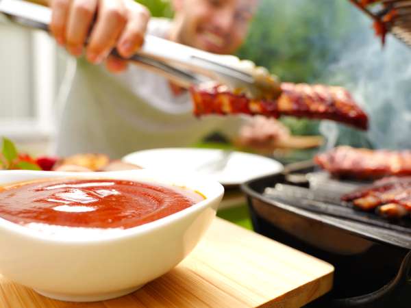 Barbecuesaus: maak het thuis en verander elk vlees