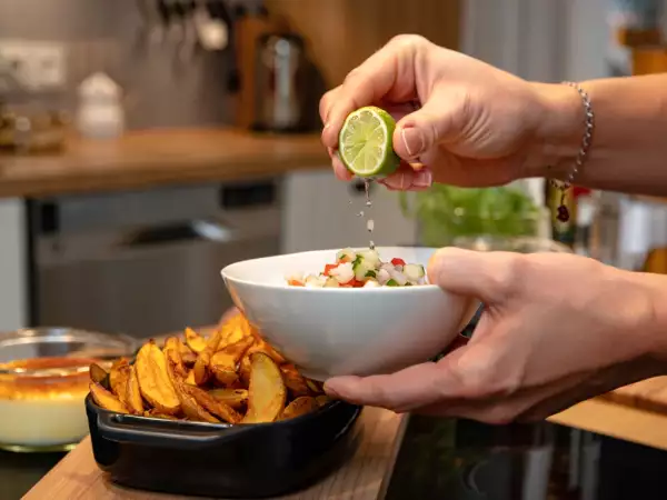 Dagmenu, 30 mei: een frisse ceviche, knapperige aardappelen en een eiwitrijke vlaai