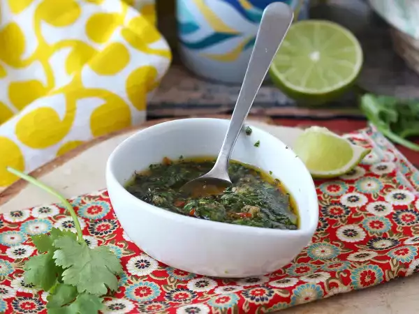 Chimichurri, de Argentijnse saus die niet mag ontbreken bij je barbecues: wat zit erin en drie tips om hem perfect te maken