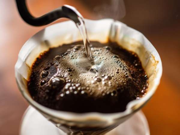 Ik vond het overdreven om kaneel in de koffie te doen voordat ik hem zeefde, totdat ik het onverwachte effect ontdekte dat alles veranderde