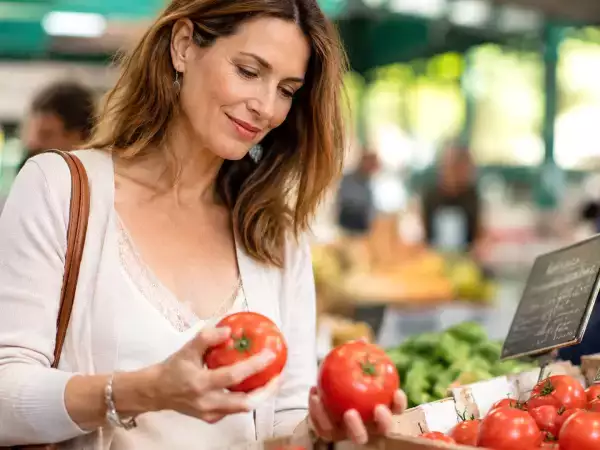 Een eenvoudige truc om te voorkomen dat tomaten te vroeg rijp worden