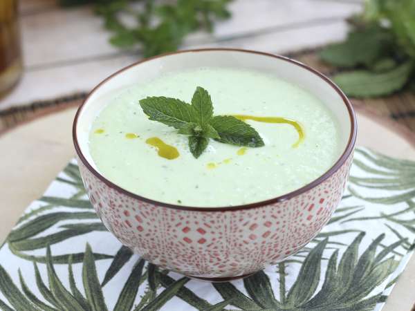 Meer dan alleen gazpacho: 12 koude soepen en romige soepen om gezonder te eten als het warm is