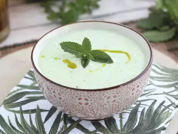 Meer dan alleen gazpacho: 12 koude soepen en romige soepen om gezonder te eten als het warm is