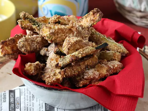 Courgette uit de heteluchtfriteuse: 6 snelle recepten die bij het avondeten in één hap verdwijnen