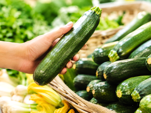 Hoe je elke keer weer de perfecte courgettes kiest: de kleine praktische details die bijna iedereen over het hoofd ziet