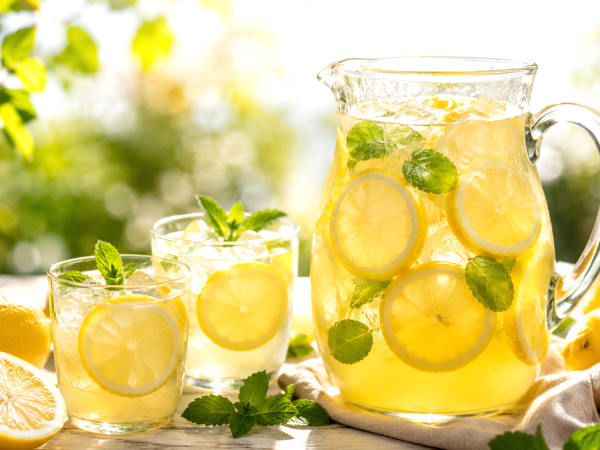 Frisse en onweerstaanbare limonade: het supereenvoudige recept om je zomerdagen wat af te koelen