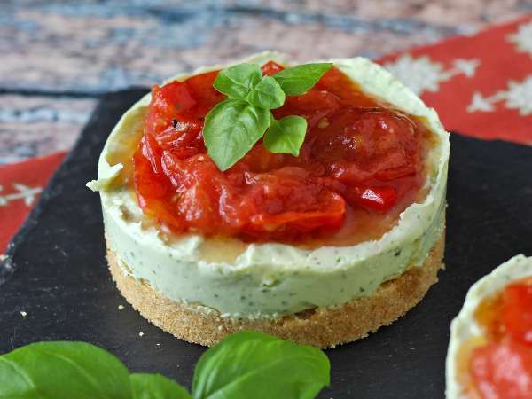 Kleine hartige cheesecakes in porties voor één persoon: vers, romig en gemakkelijk te serveren bij elke gelegenheid