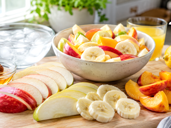 Wordt gesneden fruit meteen bruin? Ontdek praktische methoden – naast citroen – om het vers te houden