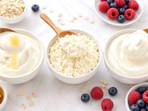 Hoe verschillen Skyr, magere kwark en Griekse yoghurt in eiwit, vet en calorieën? Eenvoudig overzicht