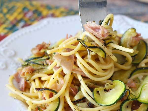 9 pastagerechten met courgette om meteen uit te proberen: romig, snel klaar en onweerstaanbaar voor de zomer
