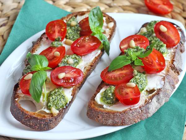 8 eenvoudige en onweerstaanbare bruschetta's voor elke gelegenheid