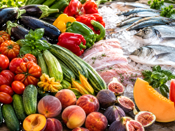 Slimme boodschappen voor augustus: wat kun je nu het beste kiezen uit seizoensfruit, -groenten en -vis?