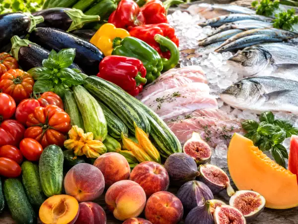 Slimme boodschappen voor augustus: wat kun je nu het beste kiezen uit seizoensfruit, -groenten en -vis?