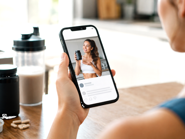 Voedingssupplementen op sociale media: bijna één op de drie advertenties is problematisch. Dit moet je controleren voordat je erop vertrouwt