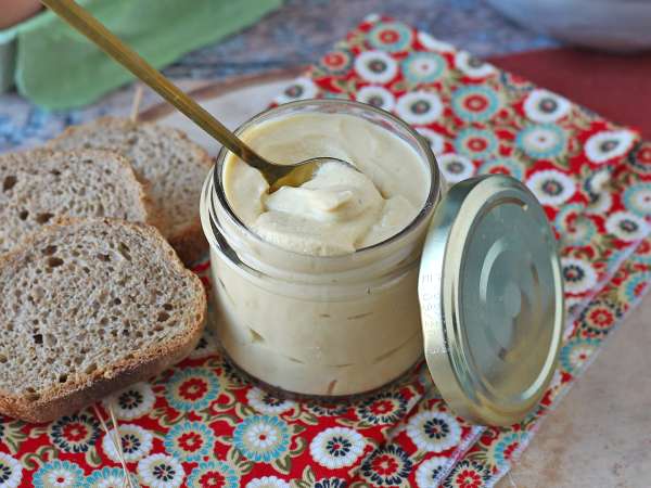 Is zelfgemaakte mayonaise echt gezonder? Wat de korte ingrediëntenlijst niet vermeldt...