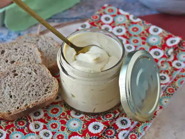 Is zelfgemaakte mayonaise echt gezonder? Wat de korte ingrediëntenlijst niet vermeldt...