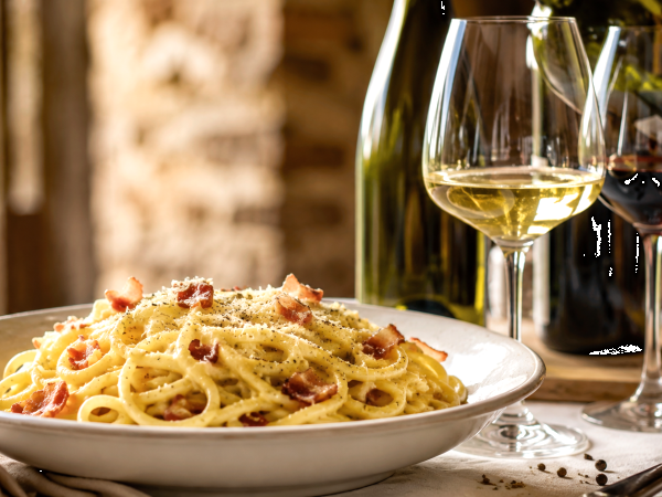 Hoe kies je de perfecte wijn bij carbonara: praktische tips en combinaties van sommeliers
