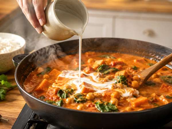 Red een te pittige curry met snelle, praktische tips die je nu kunt toepassen om de pittigheid en de smaak in balans te brengen