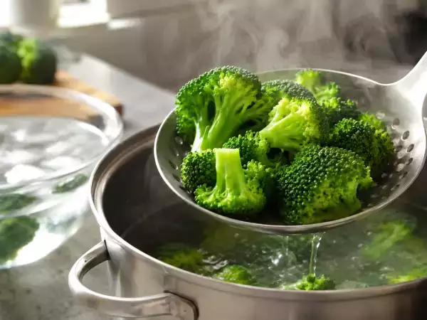 Hoe kook je broccoli zodat hij mooi groen en een beetje knapperig blijft?