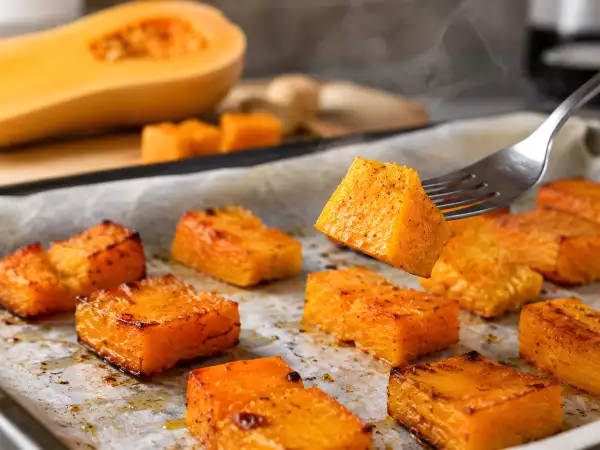 Hoe bak je een butternutpompoen in de oven zodat de stukjes lekker zacht worden?