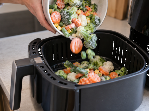Diepvriesgroenten in de Air Fryer: moet je ze echt eerst ontdooien voordat je ze bereidt?