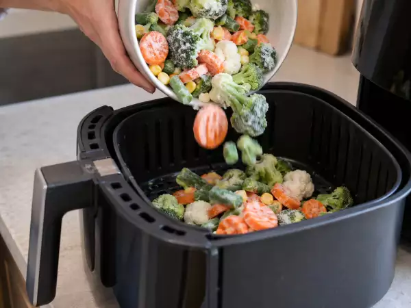 Diepvriesgroenten in de Air Fryer: moet je ze echt eerst ontdooien voordat je ze bereidt?